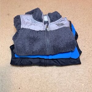 Youth-The North Face Kids Raincoat - Gray/black (see sizing information below)